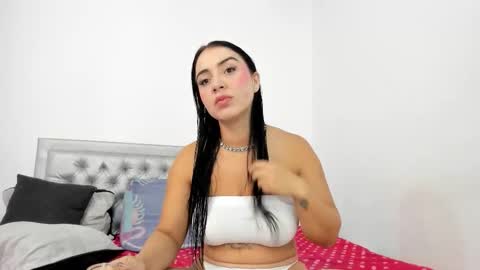 Snapshot of sexxylatincouple1 chatting on 03.15.26 sexxylatincouple1 online show from 03.15.26