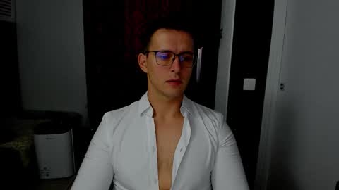 Sexxymuscles4U online show from 11.15.25