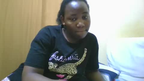 Snapshot of sexy_ariana90 chatting on 10.13.25 Reshia online show from 10.13.25