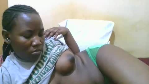 Snapshot of sexy_ariana90 chatting on 11.27.25 Reshia online show from 11.27.25