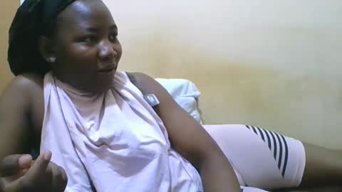 Snapshot of sexy_ariana90 chatting on 12.23.25 Reshia online show from 12.23.25