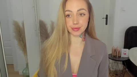 C o r a l i e online show from 02.02.25
