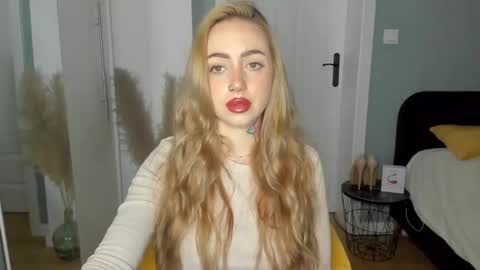 Snapshot of sexy_coralie chatting on 05.07.26 C o r a l i e online show from 05.07.26