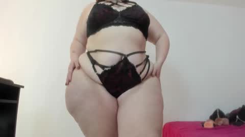 Snapshot of sexy_curvi chatting on 12.04.24 karla instagram online show from 12.04.24