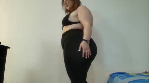 Snapshot of sexy_curvi chatting on 12.15.24 karla instagram online show from 12.15.24
