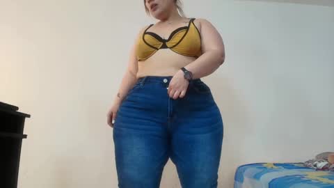 Snapshot of sexy_curvi chatting on 12.19.24 karla instagram online show from 12.19.24