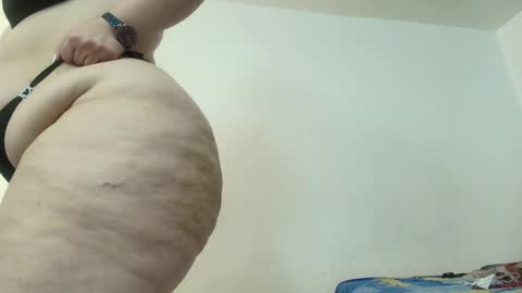 Snapshot of sexy_curvi chatting on 12.20.24 karla instagram online show from 12.20.24