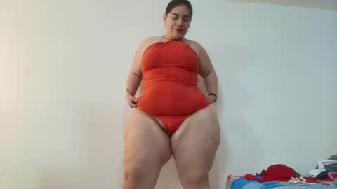 Snapshot of sexy_curvi chatting on 12.23.24 karla instagram online show from 12.23.24