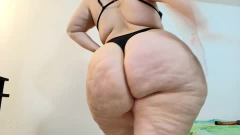 Snapshot of sexy_curvi chatting on 02.14.25 karla instagram online show from 02.14.25