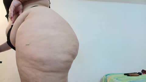 Snapshot of sexy_curvi chatting on 02.20.25 karla instagram online show from 02.20.25