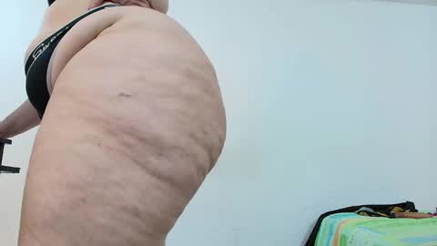 Snapshot of sexy_curvi chatting on 02.25.25 karla instagram online show from 02.25.25
