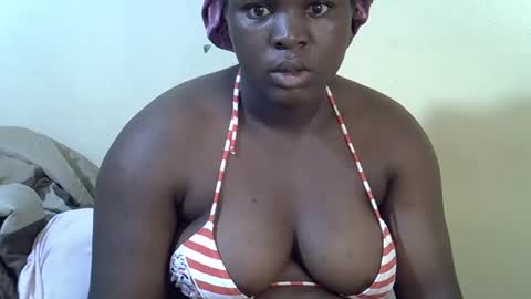 Snapshot of sexy_ebony20 chatting on 02.15.25 ebony online show from 02.15.25