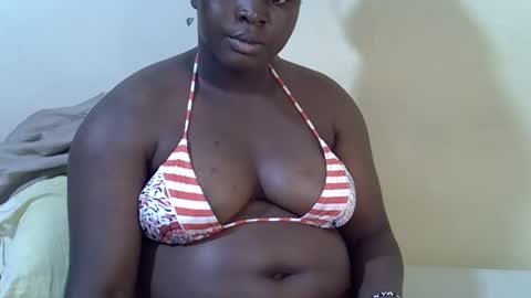 Snapshot of sexy_ebony20 chatting on 03.01.25 ebony online show from 03.01.25