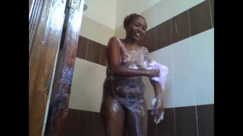 Snapshot of sexy_ebony_bliss chatting on 01.04.25 adasa online show from 01.04.25