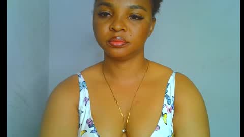 Snapshot of sexy_ebonygirl_ chatting on 09.18.25 Clara online show from 09.18.25