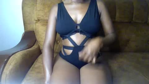 Snapshot of sexy_ellahh chatting on 05.15.26 Ellahh online show from 05.15.26