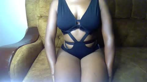 Snapshot of sexy_ellahh chatting on 05.15.26 Ellahh online show from 05.15.26