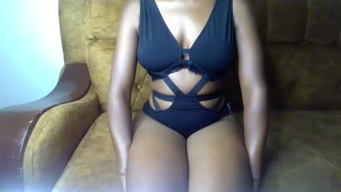 Snapshot of sexy_ellahh chatting on 05.15.26 Ellahh online show from 05.15.26