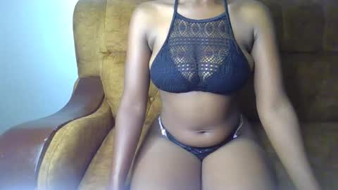 Snapshot of sexy_ellahh chatting on 05.19.26 Ellahh online show from 05.19.26