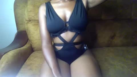 Snapshot of sexy_ellahh chatting on 05.22.26 Ellahh online show from 05.22.26