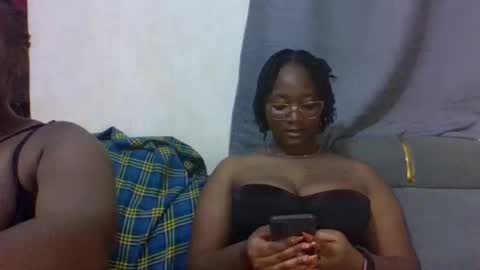 Snapshot of sexy_helle chatting on 09.26.25 sexy_helle online show from 09.26.25