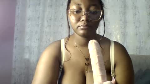 Snapshot of sexy_helle chatting on 06.24.26 sexy_helle online show from 06.24.26