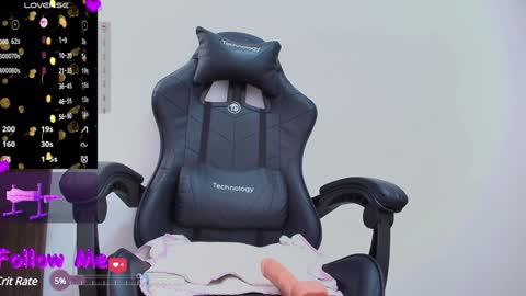 Snapshot of sexy_kendall24 chatting on 12.17.24 laura  online show from 12.17.24