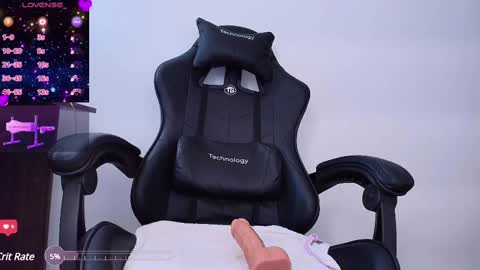 Snapshot of sexy_kendall24 chatting on 02.20.25 laura  online show from 02.20.25