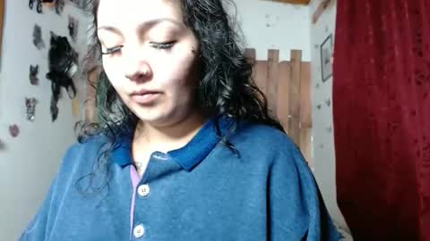 Snapshot of sexy_lolas chatting on 01.28.25 sexy lolas online show from 01.28.25