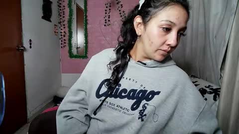 Snapshot of sexy_lolas chatting on 09.17.25 sexy lolas online show from 09.17.25