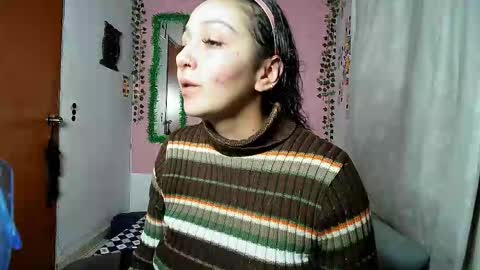 Snapshot of sexy_lolas chatting on 09.19.25 sexy lolas online show from 09.19.25