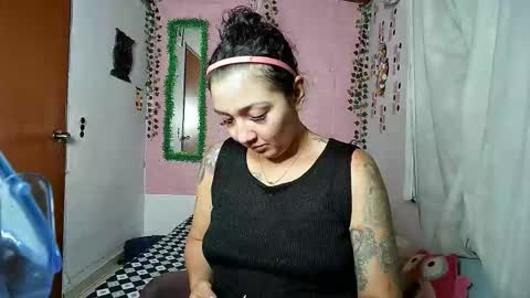 Snapshot of sexy_lolas chatting on 09.21.25 sexy lolas online show from 09.21.25