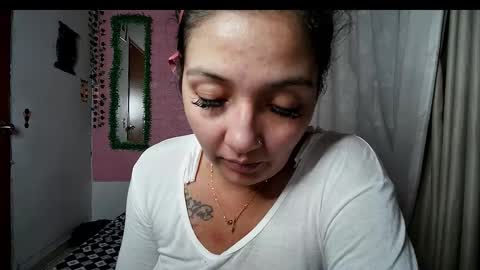 Snapshot of sexy_lolas chatting on 09.27.25 sexy lolas online show from 09.27.25