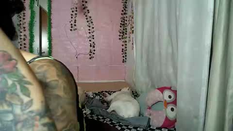 Snapshot of sexy_lolas chatting on 10.08.25 sexy lolas online show from 10.08.25