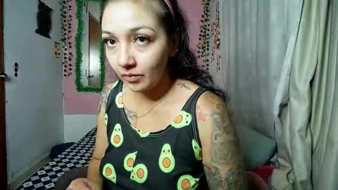 Snapshot of sexy_lolas chatting on 10.10.25 sexy lolas online show from 10.10.25