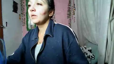 Snapshot of sexy_lolas chatting on 10.13.25 sexy lolas online show from 10.13.25