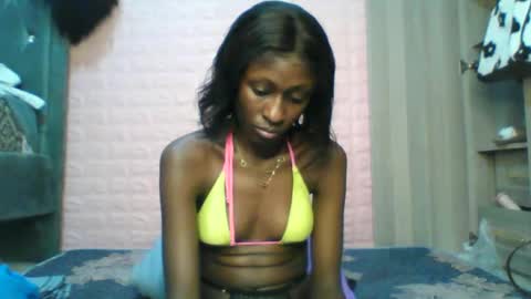 Snapshot of sexy_lyn852 chatting on 11.02.25 sexy_lyn852 online show from 11.02.25