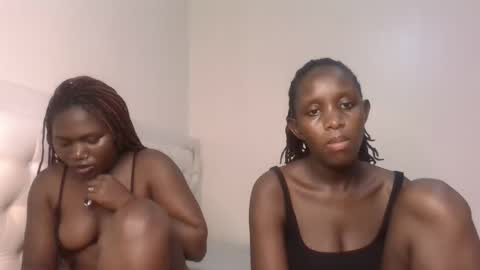 Snapshot of sexy_maya3 chatting on 10.26.25 maya online show from 10.26.25