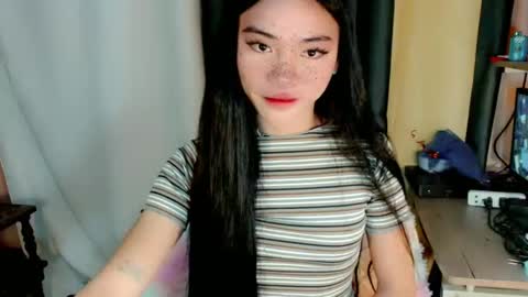 Snapshot of sexy_mikaxoxo chatting on 01.28.25 mika online show from 01.28.25