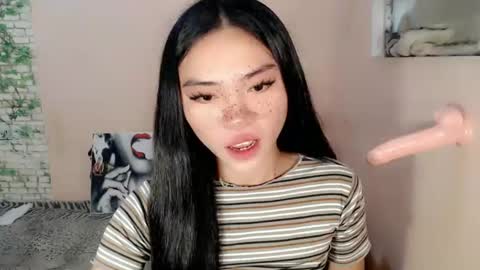 Snapshot of sexy_mikaxoxo chatting on 01.28.25 mika online show from 01.28.25