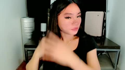 Snapshot of sexy_mikaxoxo chatting on 03.10.25 mika online show from 03.10.25