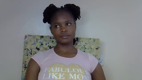 Snapshot of sexy_molyne chatting on 03.26.26 Molyne online show from 03.26.26