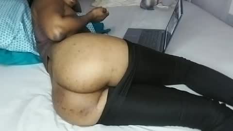 Snapshot of sexy_n_thick chatting on 08.10.26 Lyn online show from 08.10.26