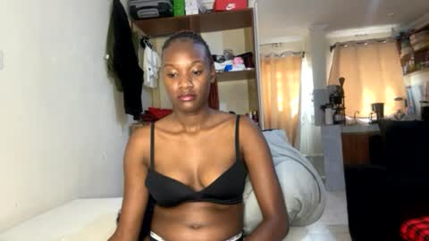 Snapshot of sexy_nyla chatting on 06.17.26 Nyla online show from 06.17.26