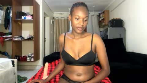 Snapshot of sexy_nyla chatting on 06.18.26 Nyla online show from 06.18.26