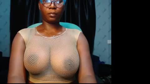 Snapshot of sexy_pearl12 chatting on 01.23.25 zoe online show from 01.23.25