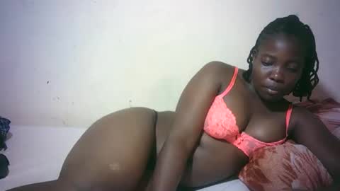 Snapshot of sexy_sandrah chatting on 10.30.25 sexy_sandrah online show from 10.30.25