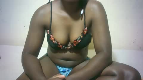 Snapshot of sexy_sandrah chatting on 11.23.25 sexy_sandrah online show from 11.23.25