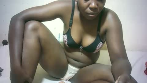 Snapshot of sexy_sandrah chatting on 12.22.25 sexy_sandrah online show from 12.22.25