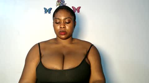 Snapshot of sexy_wetpussyy chatting on 12.14.25 Luna online show from 12.14.25